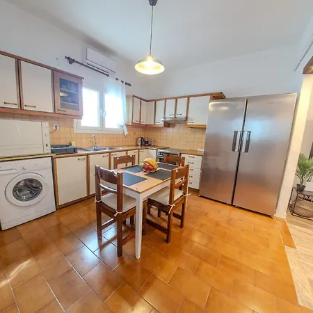 La Casa Naousa (Paros)